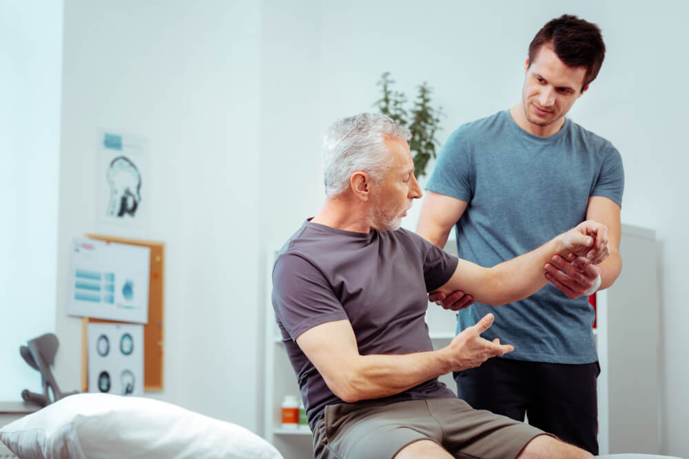 Four major benefits of treating pain with physical therapy shutterstock 1409326139 physical therapy benefits