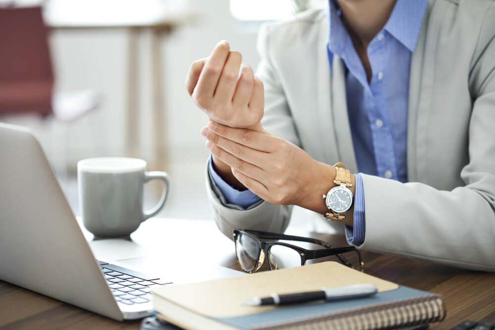 Treating carpal tunnel syndrome in Saint Charles, MO, with physical therapy shutterstock 734950483 carpal tunnel treatment