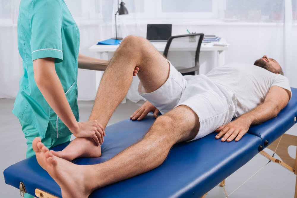 Physical therapy treatments for arthritis in the knee shutterstock 1165389142 knee arthritis