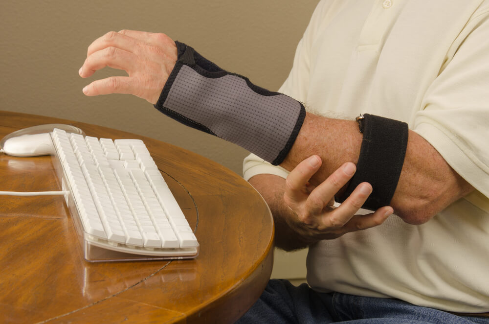 wrist pain from bending or pressure