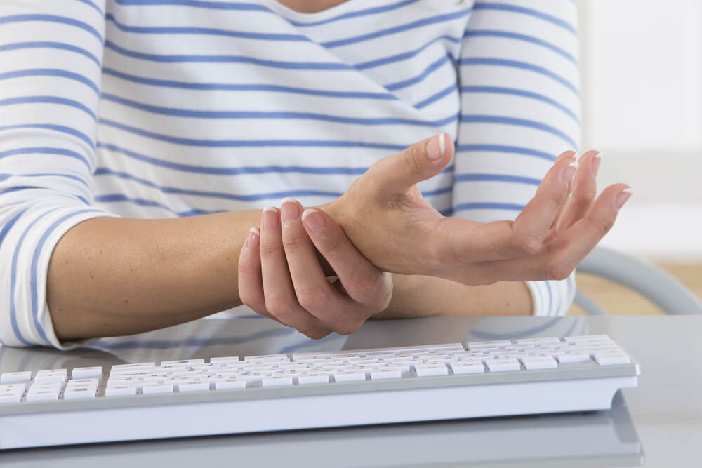 These symptoms could be signs of carpal tunnel syndrome