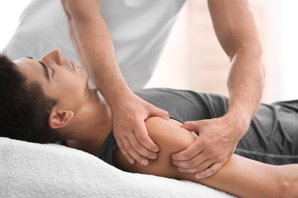 How can physical therapists help you to break up scar tissue? shutterstock 1157025133 how to break up scar tissue