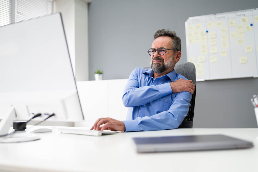 3 reasons your shoulder is popping and in pain shutterstock 1863870337 shoulder popping pain