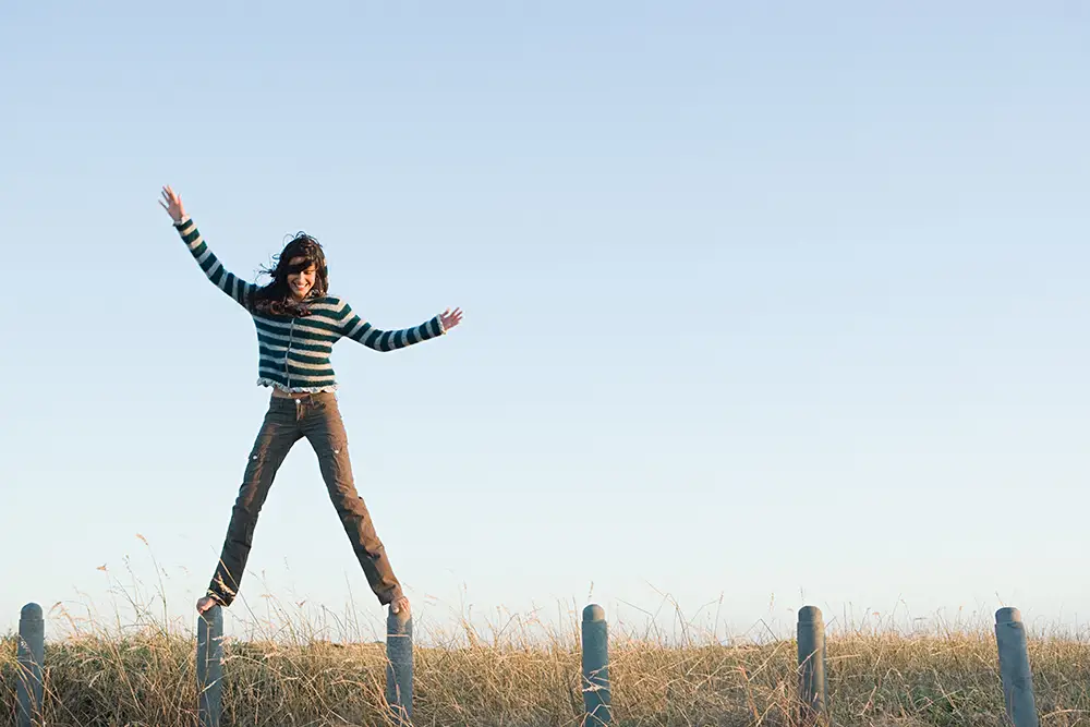 3 tips for addressing that crunching sound that may be occurring in the knee a woman balancing on fence posts 2022 03 07 23 55 37 utc 3 tips for addressing that crunching sound that may be occurring in the knee knee pain