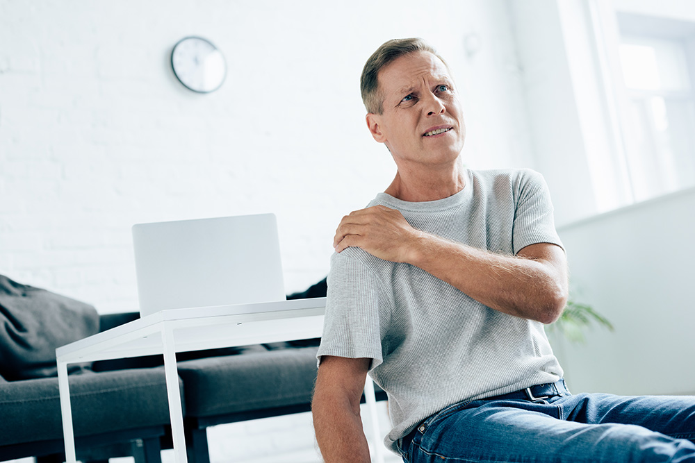 5 things I wish I knew before shoulder surgery handsome man in t shirt feeling pain in shoulder i 2022 12 16 16 54 52 utc 5 things i wish i knew before shoulder surgery post-surgical rehab