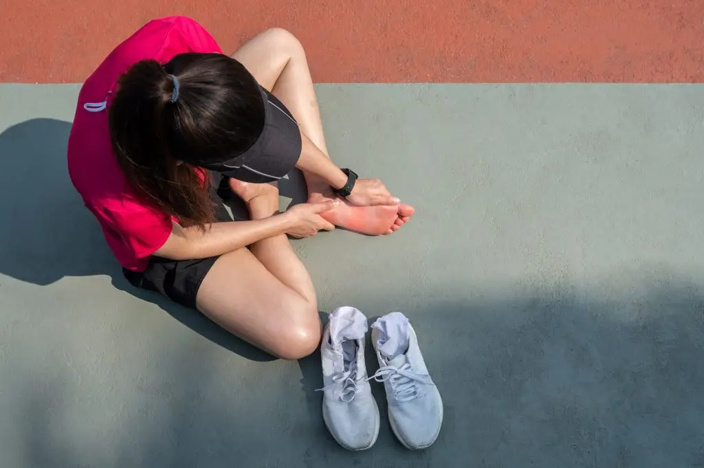 what causes pain on the top of my foot? foot pain