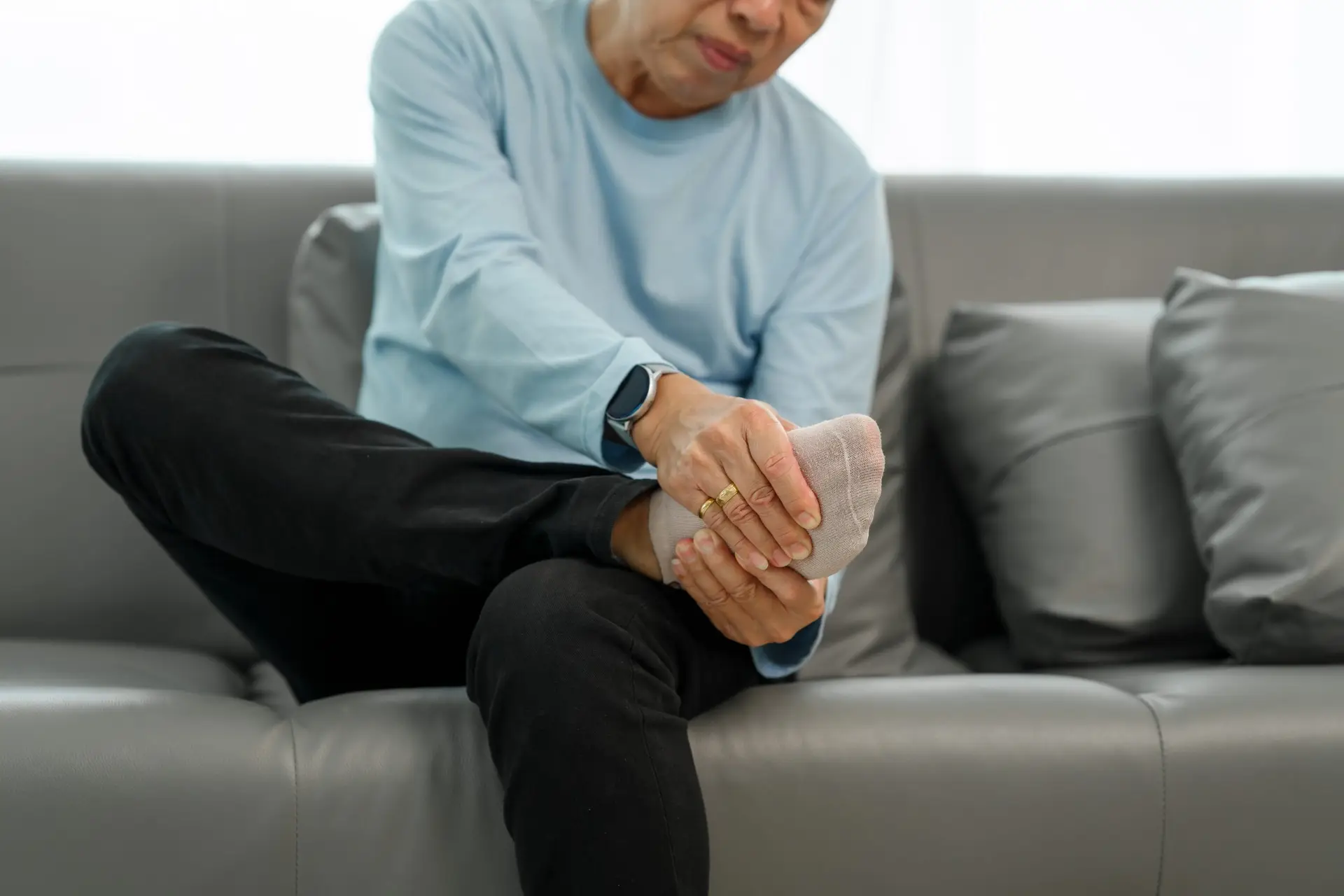What Can Cause Sudden Foot Pain Without Injury?