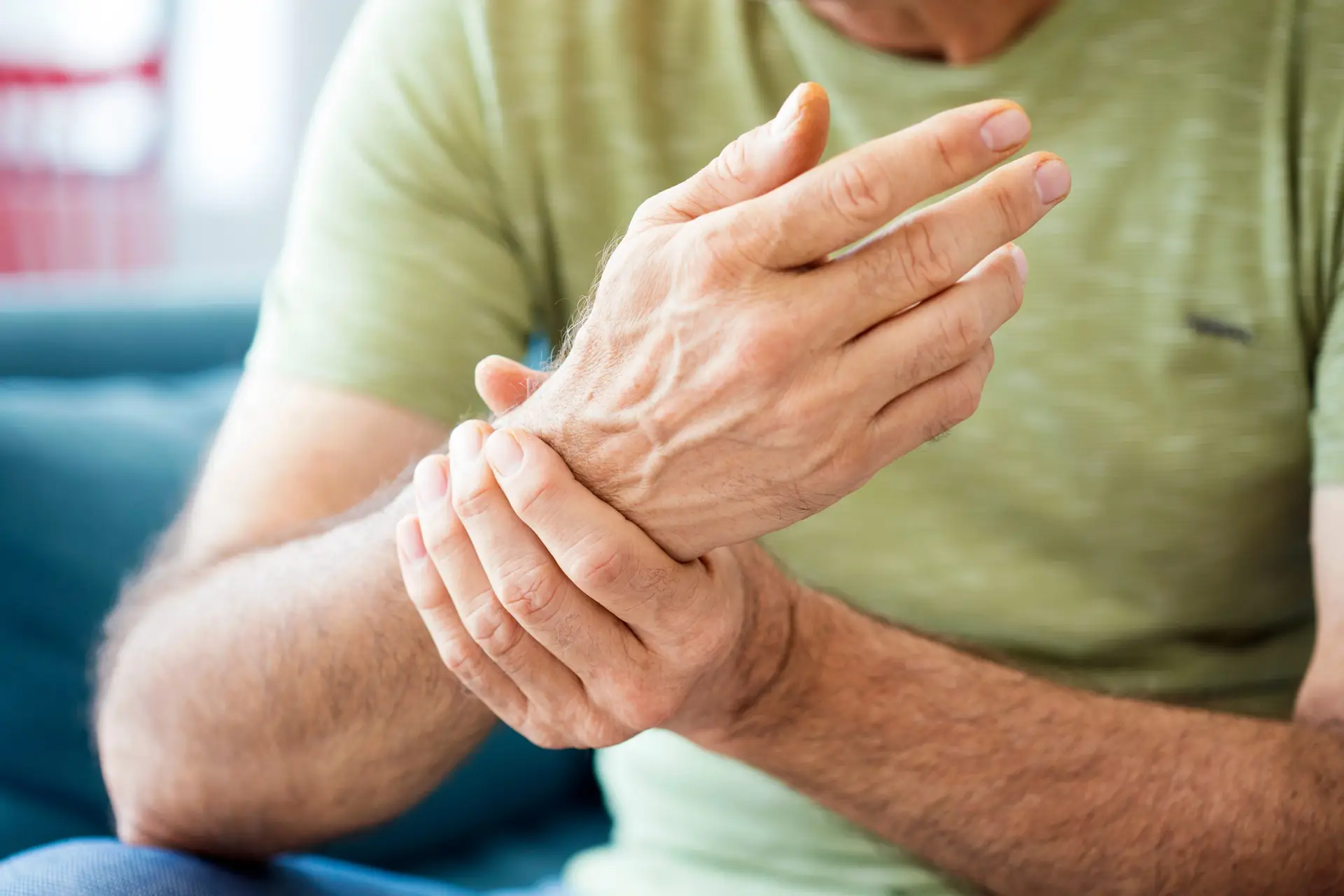 What Are the Symptoms of Carpal Tunnel Syndrome?